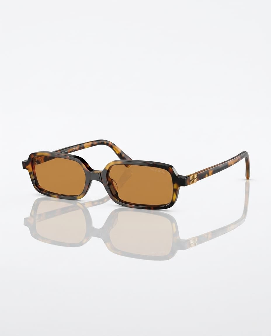 Lunettes de soleil écaille de tortue sur fond uni